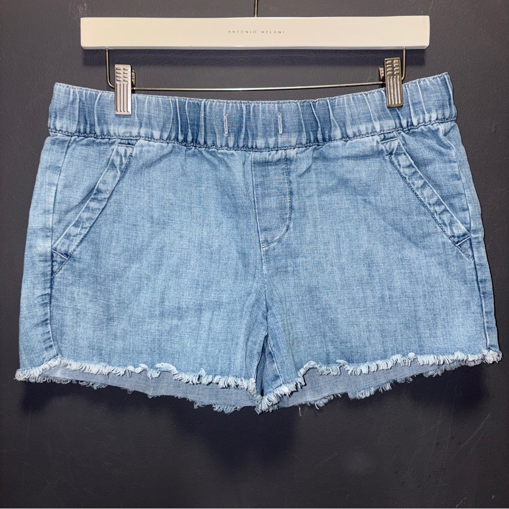 LOFT Women's Light Blue Denim Frayed Hem Pull On Shorts size 2 / 26